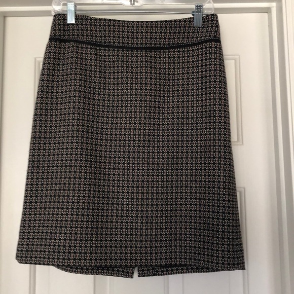 Black patterned wool skirt. - Picture 1 of 2